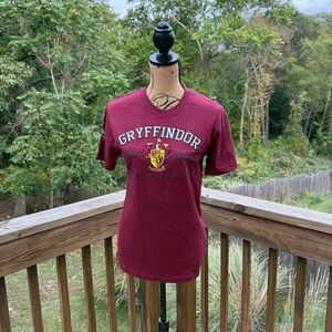 Harry Potter Gryffindor tee shirt small NWT